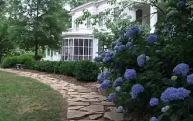 Madison Oaks Inn & Gardens