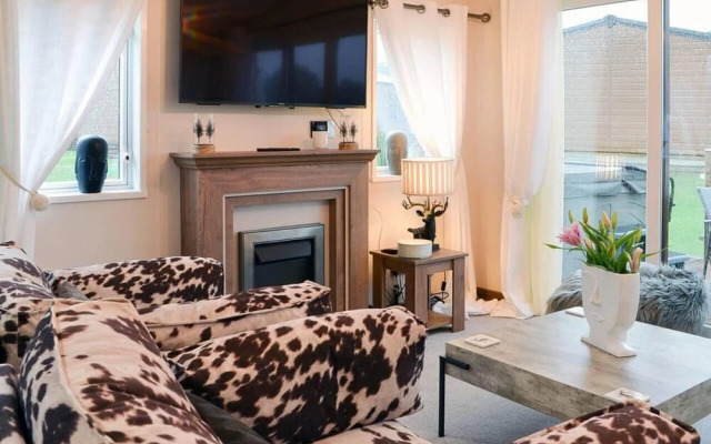 Luxury Boutique Style Lodge With hot tub