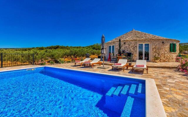 Beautiful villa Big Hobbit 1