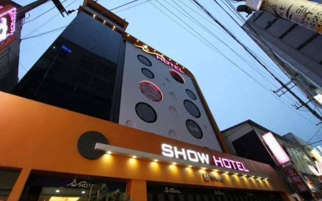 Show Hotel