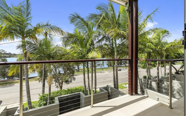 North Facing River Front Stunning Apartment - Unit 2, 9 Hilton Esplanade