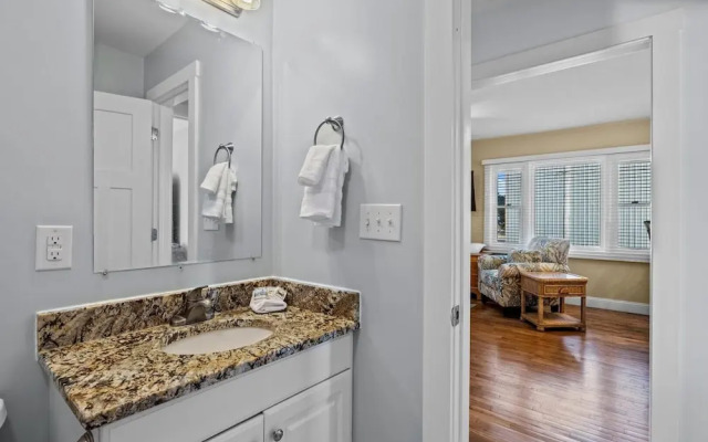 Mi Faro 2 Bedroom Duplex by RedAwning