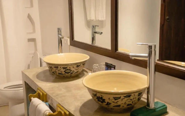 Cheva Gallery by OYO Rooms