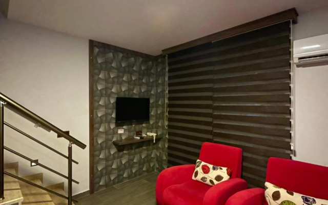 Dolphin Apart & Hotel