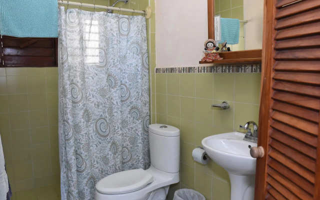 Room in B&B - Cancun Guest House 4 Terrace Tub