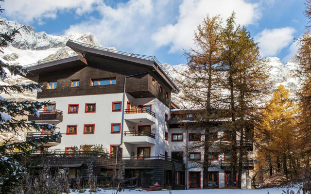 Matterhorn View Apartment in Breuil-Cervinia near Ski Area
