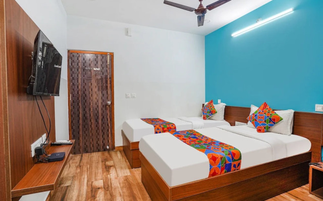 Fabhotel Rlv Green Palace