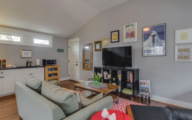 Hip Nashville Studio by RedAwning