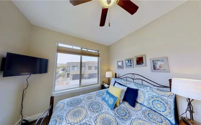 Entrada 673 - 4 Br townhouse by RedAwning