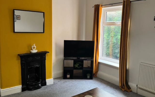 Cozy Manchester Retreat With 2 Bedrooms