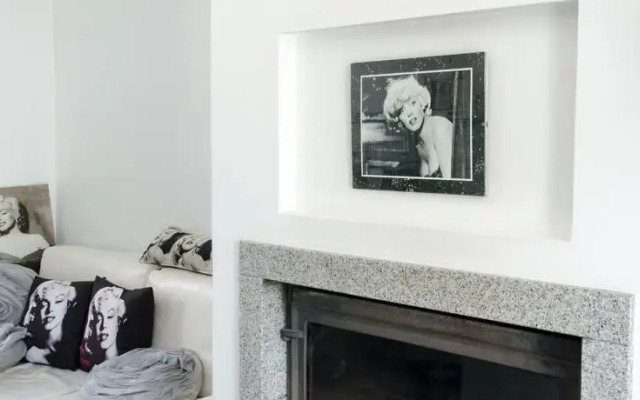 Hollywood Studio Apartments