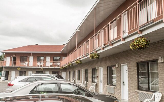 Falcon Motel Brossard