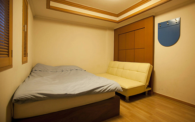 Long stay hostel Sinchon Hongdae