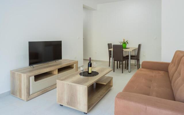 GREJM Lux Family Apartments