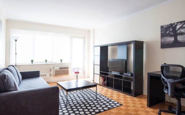 Slick 1BR Right Downtown by Namastay