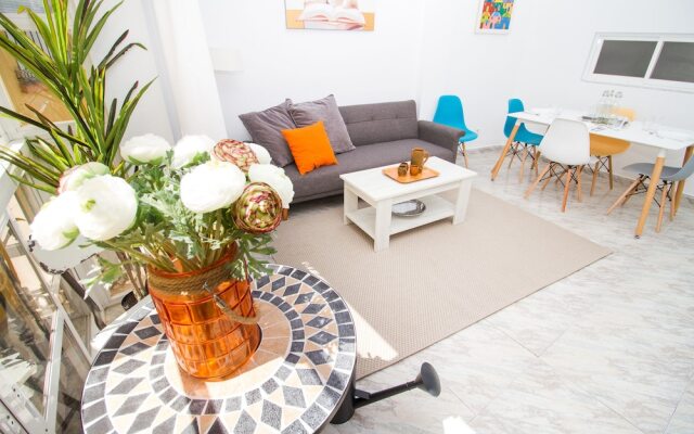 Spacious and Bright Apartment by La Recepción