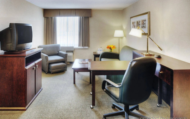 Radisson Suite Hotel - Toronto Airport