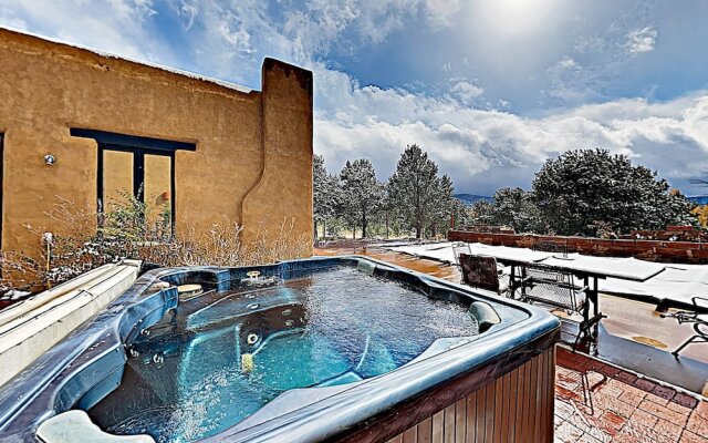 Extraordinary Private W/ Pool & Hot Tubs 6 Bedroom Home