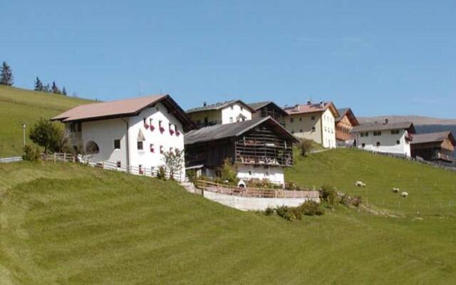 Agriturismo Apartments Tuene