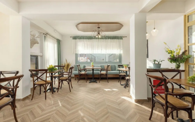 Meydani Suites