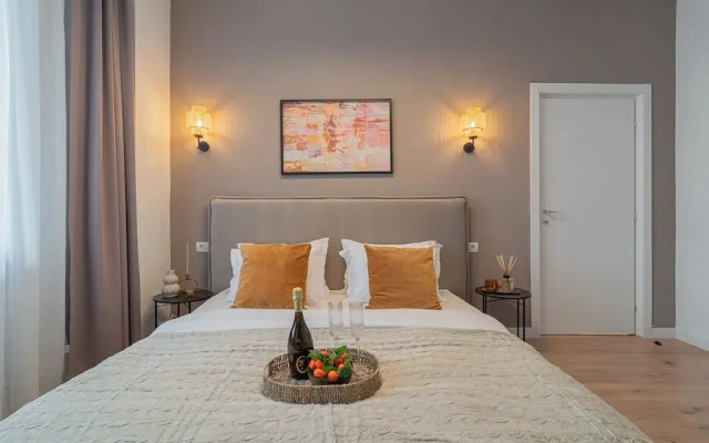 Loggia & Luxe 5BR Penthouse in Universitatii Area