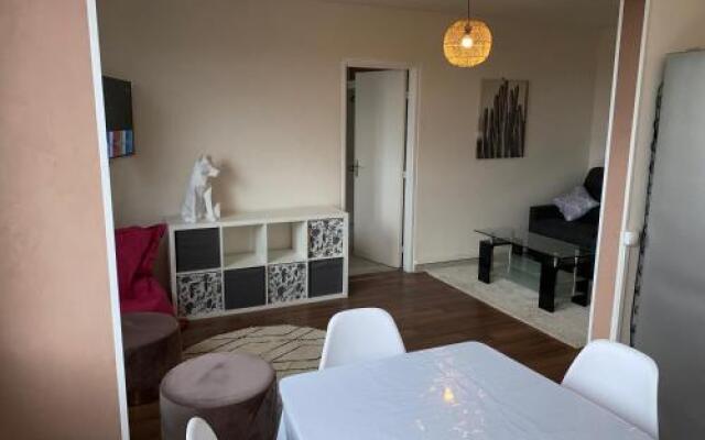 Bel Appartement Avec Parking Gratuit