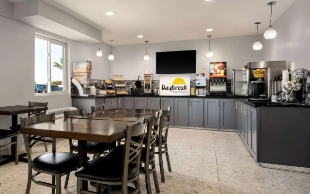 Days Inn by Wyndham Fresno South