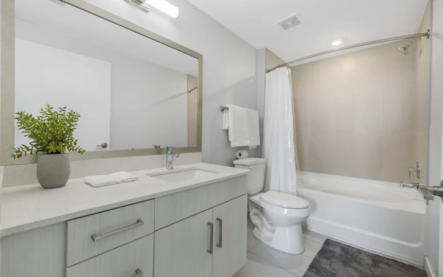 Stylish City-View Condo Pool Access