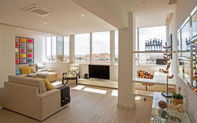 Magnificent 1 Bedroom Apartment With Views Over The Ocean