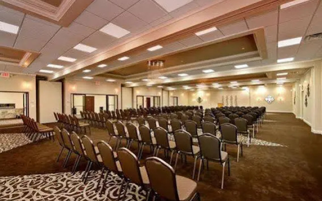 Quality Inn & Suites West Waterpark