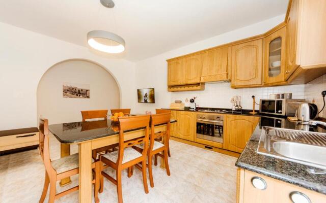 Central 3 Bedroom Entire Apartment Msida