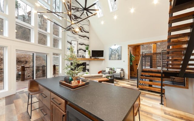 Night Owl 3 Bedroom Cabin by RedAwning