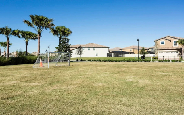 Special Offer Spacious Home With Pool!