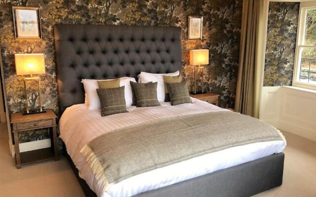 Ravenstone Manor