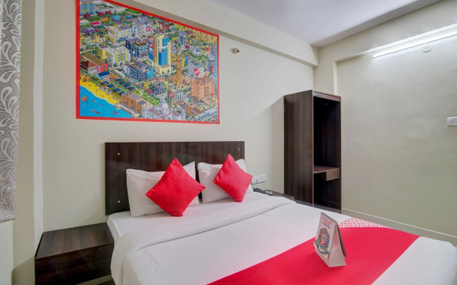 OYO 11916 Varcity Plaza