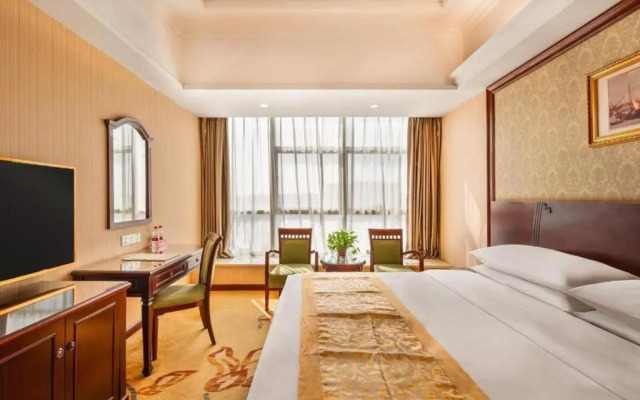 Vienna Hotel ( Shenzhen Fuyong Bridge Branch)