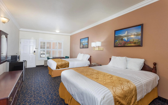 Days Inn & Suites by Wyndham South Gate