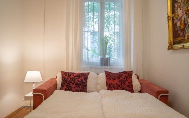 Timeless 2BR Near Downtown