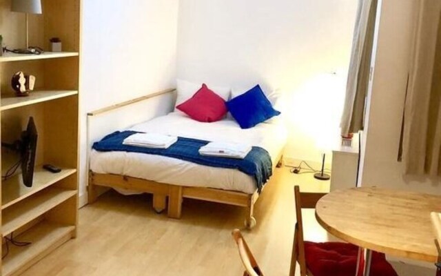 HFS Studio Next To Hydepark L12