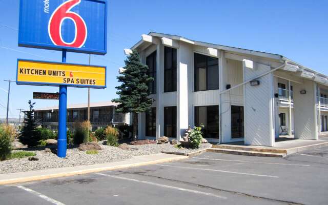 Motel 6 Madras, OR