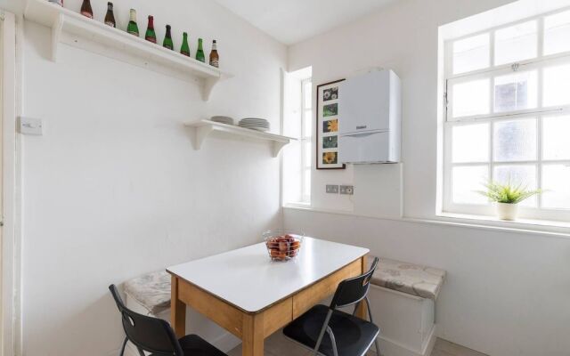 Charming 2 bed flat close to Big Ben (for 5)