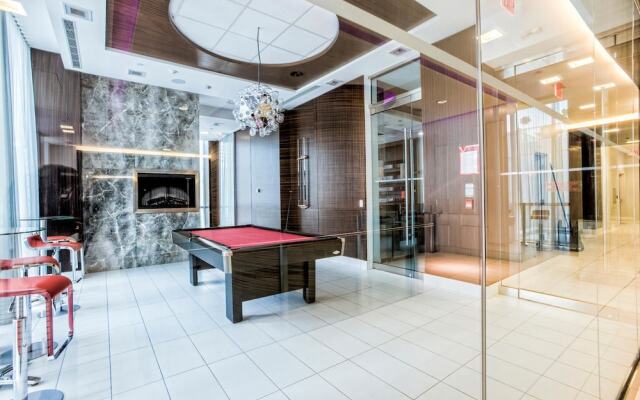 Stunning Suites Luxurious Downtown Condo