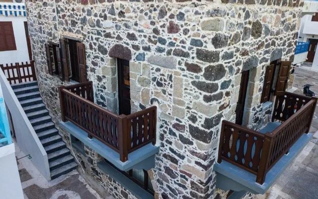 Plousiadi΄s Stone House