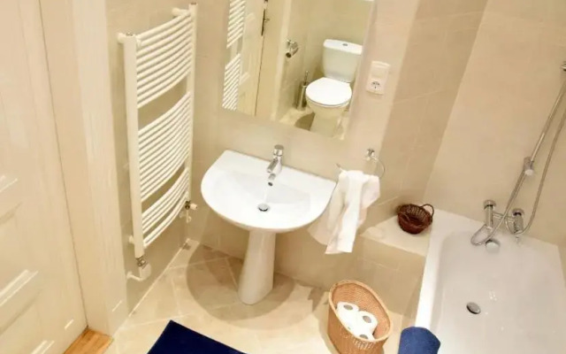 Downtown Elegance by Liberty Bridge - 90m2