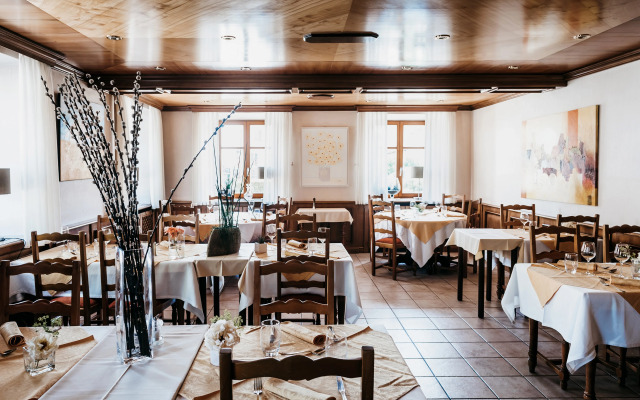 Logis Hôtel Au Lion Rouge