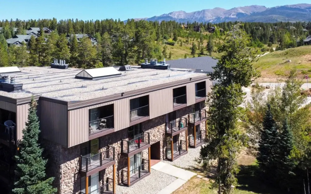 Elevated Fraser Condo w/ Mountain View & Amenities