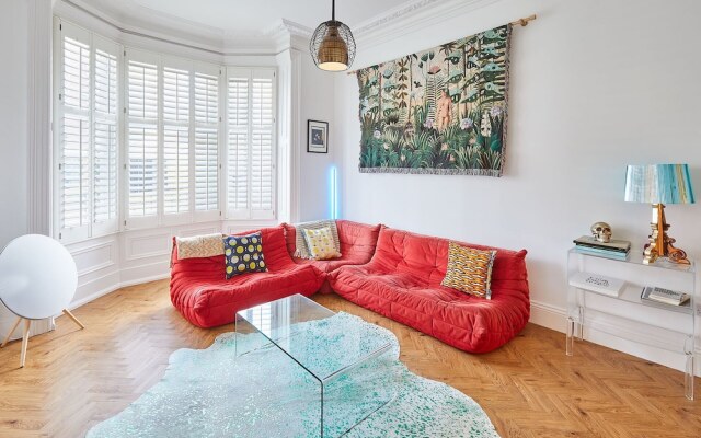 Host Stay The Artists Pad Too