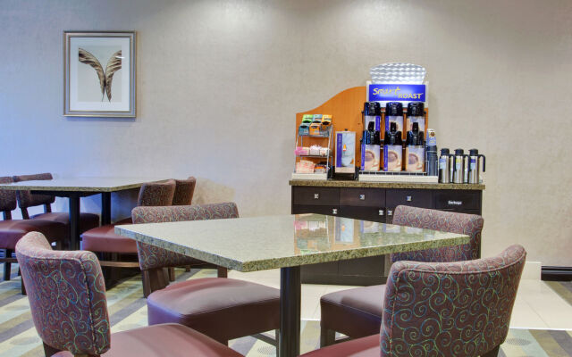 Holiday Inn Express & Suites Ottawa West - Nepean by IHG