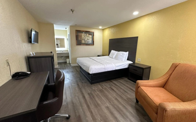 Rodeway Inn & Suites Highway 290 Northwest