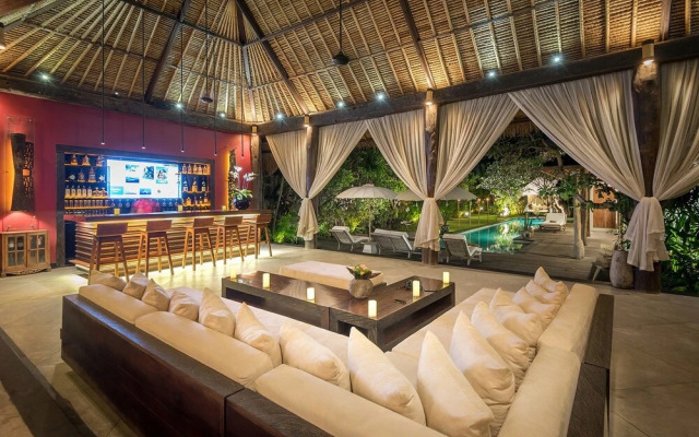 Villa Ku Tama by Villa Finder